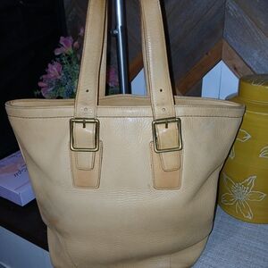 Cream Leather Tote with Gold Buckle Straps - Unbranded